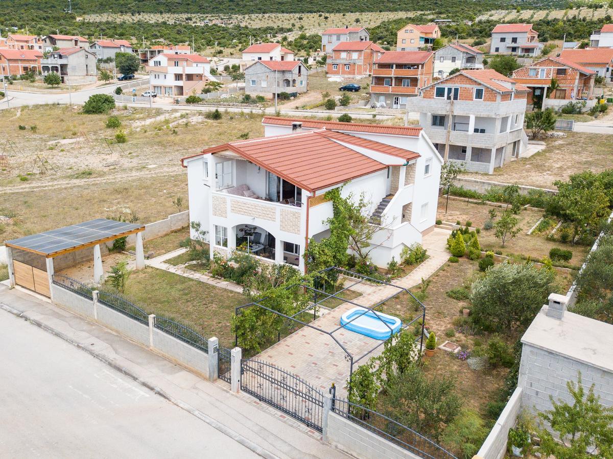 Apartment Larisa Gornji Karin Esterno foto
