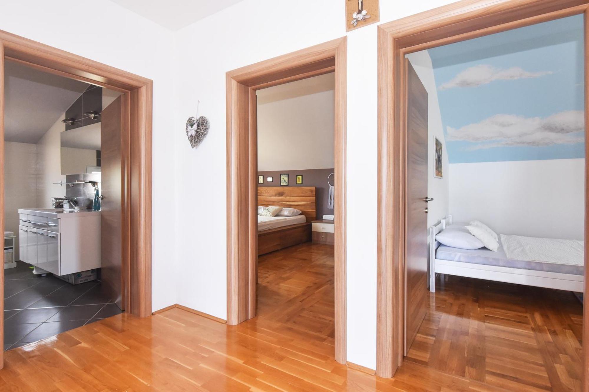 Apartment Larisa Gornji Karin Esterno foto