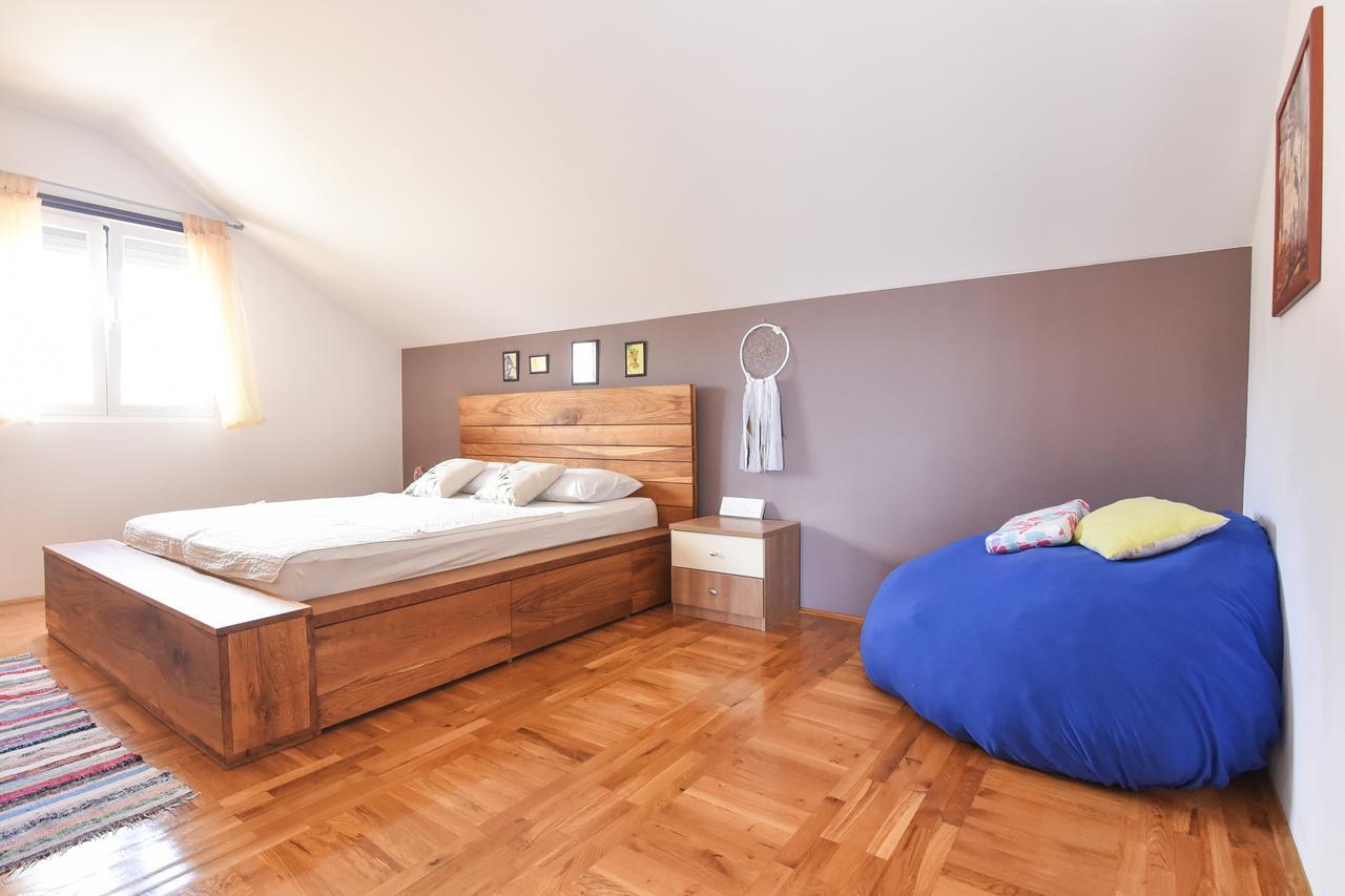 Apartment Larisa Gornji Karin Esterno foto