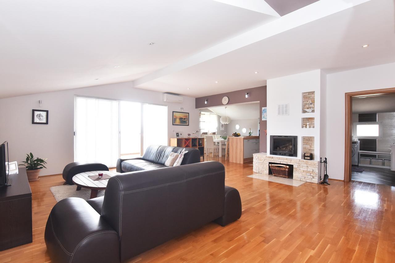 Apartment Larisa Gornji Karin Esterno foto